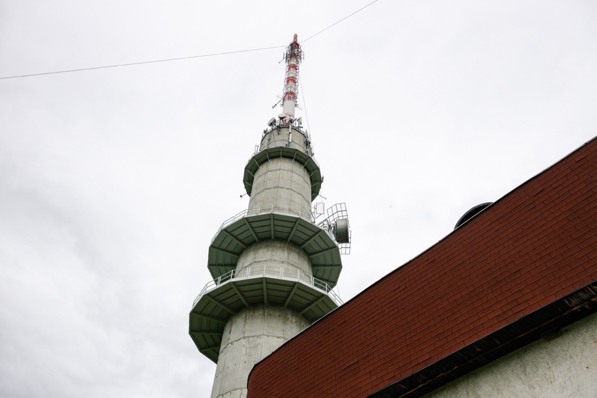 tower of the hegyhatsal station from below